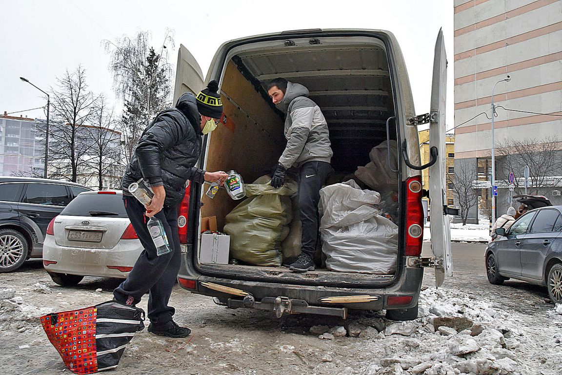 Жители Екатеринбурга за пять часов собрали тонну стеклоотходов - «Уральский  рабочий»